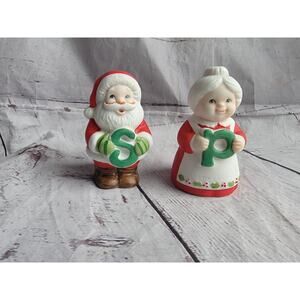 1987 Enesco Chris Davenport Santa Mrs Clause Salt & Pepper Holding S & P Letter
